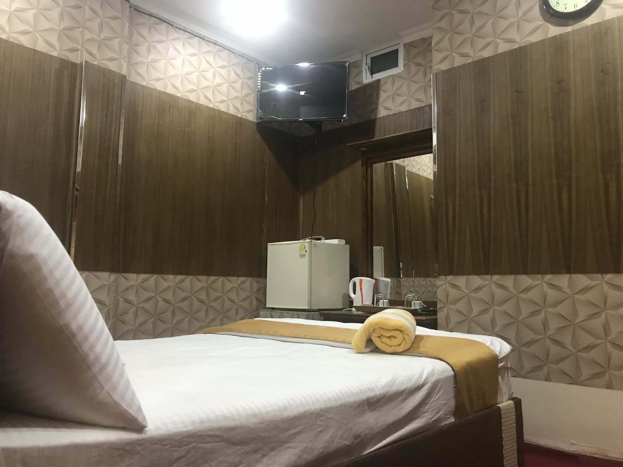 Отель Oyo 112 Al Manaal Residency Коломбо Экстерьер фото