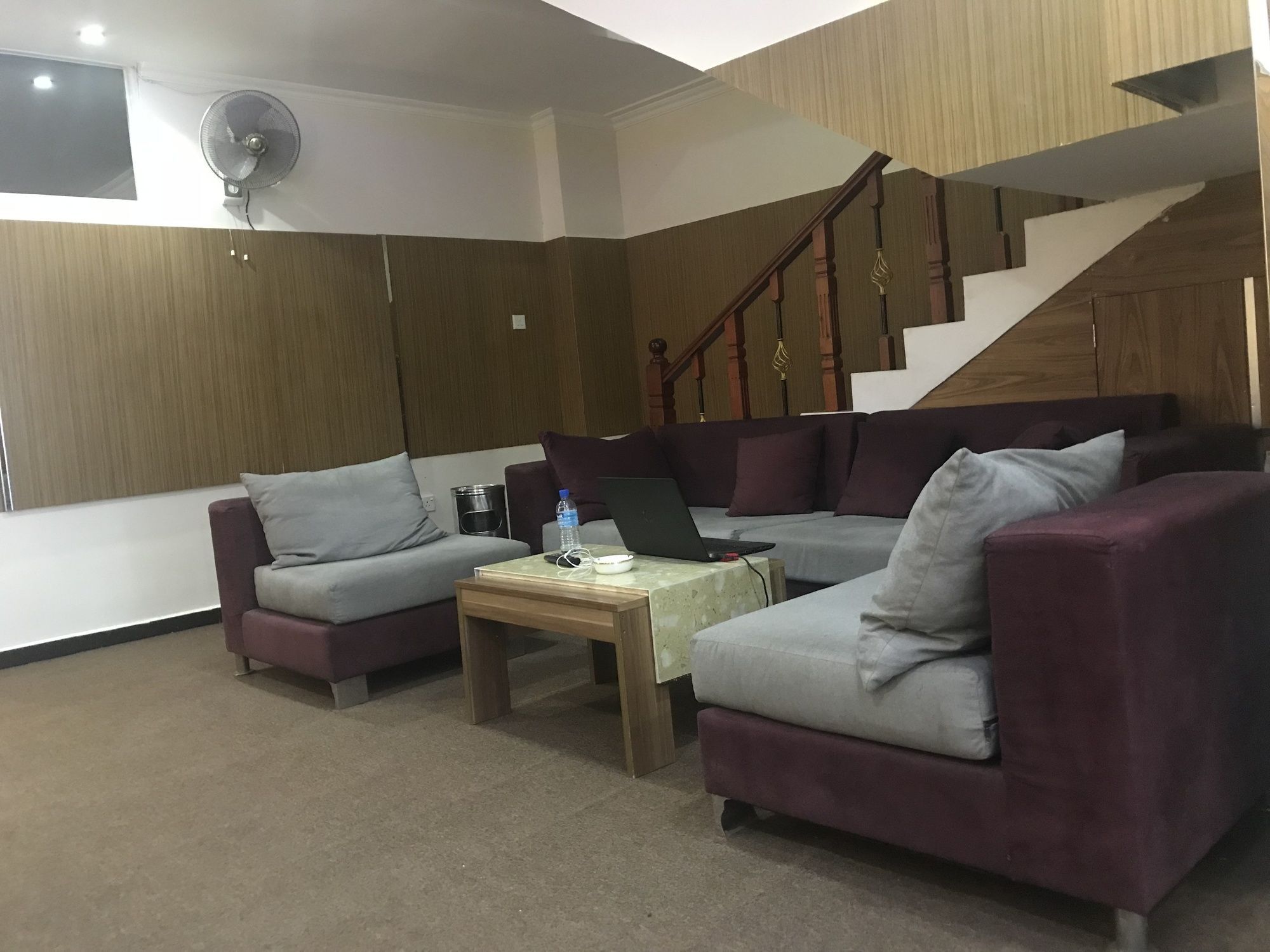 Отель Oyo 112 Al Manaal Residency Коломбо Экстерьер фото