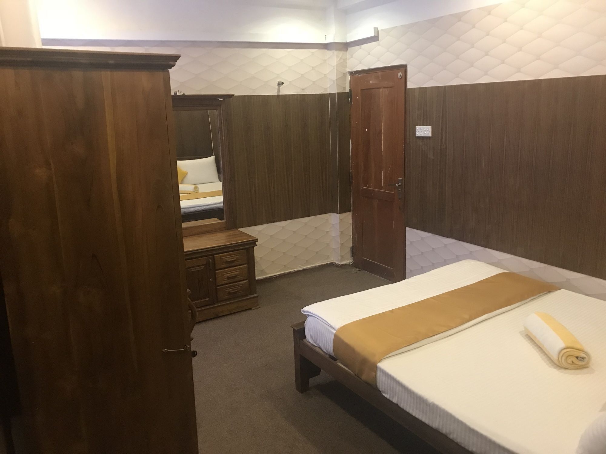 Отель Oyo 112 Al Manaal Residency Коломбо Экстерьер фото