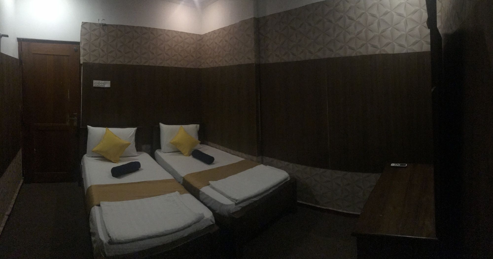 Отель Oyo 112 Al Manaal Residency Коломбо Экстерьер фото