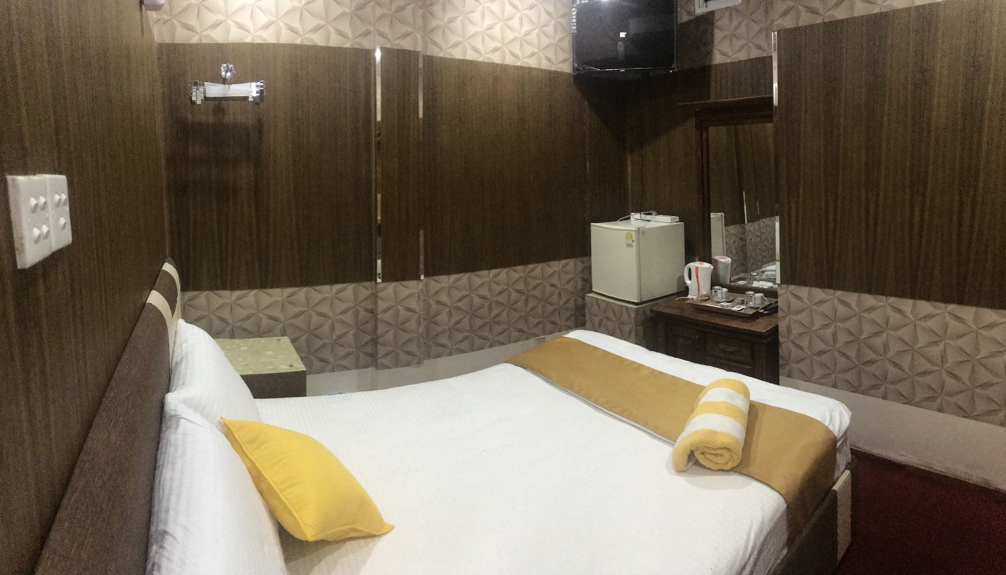 Отель Oyo 112 Al Manaal Residency Коломбо Экстерьер фото