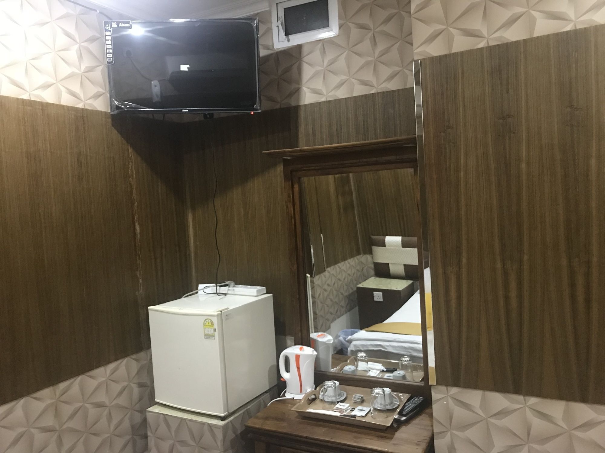 Отель Oyo 112 Al Manaal Residency Коломбо Экстерьер фото